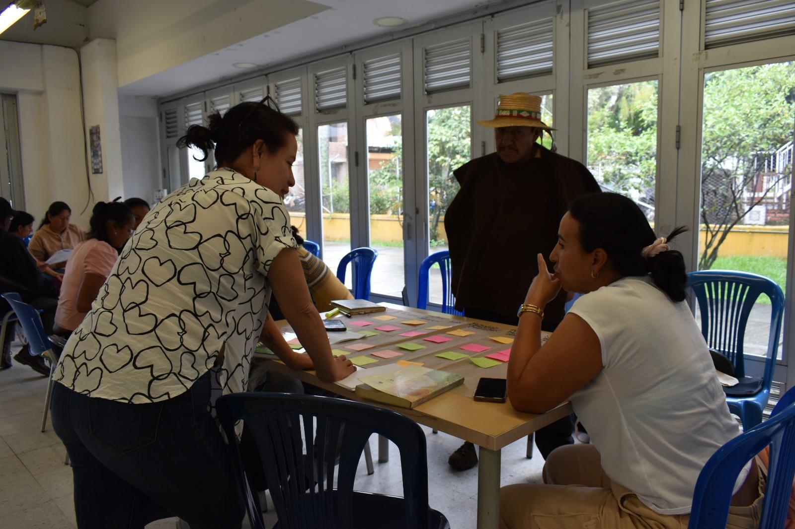 C:\Users\Lia\Downloads\foto+2 (1).jpeg